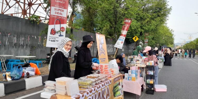 Analisis Rumoh Data: Peningkatan Aktivitas Ekonomi Digital UMKM Banda Aceh Seiring Adopsi QRIS dan E-commerce