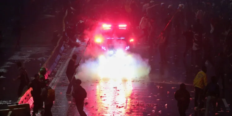 Analisis Komprehensif Dampak Ekonomi Gelombang Demonstrasi di Indonesia Akhir Agustus 2025