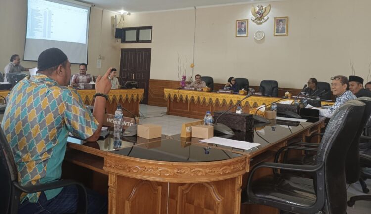 Pembahasan KUA PPAS di DPRK Aceh Barat. Photo by Ajnn