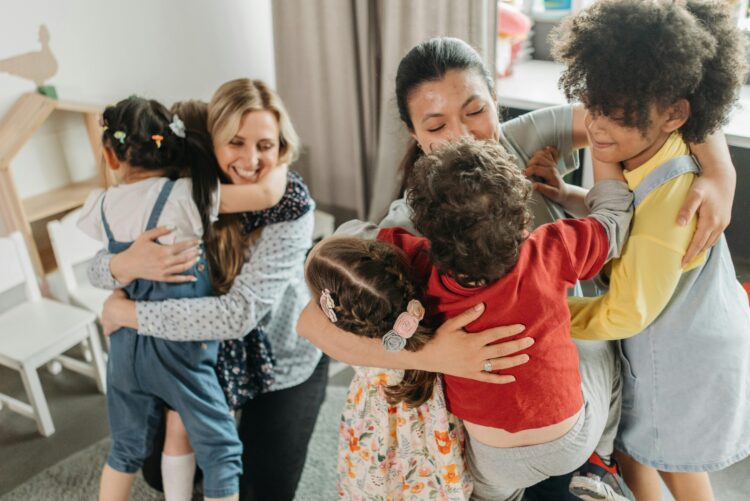 Pengasuhan anak di luar negeri, Pixels