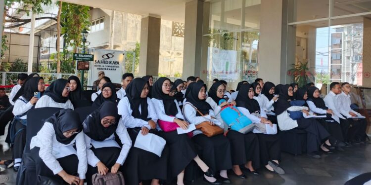 Dilema Moratorium: Mengapa Pemerintah Daerah Tak Kunjung Berhenti Merekrut Tenaga Honorer?